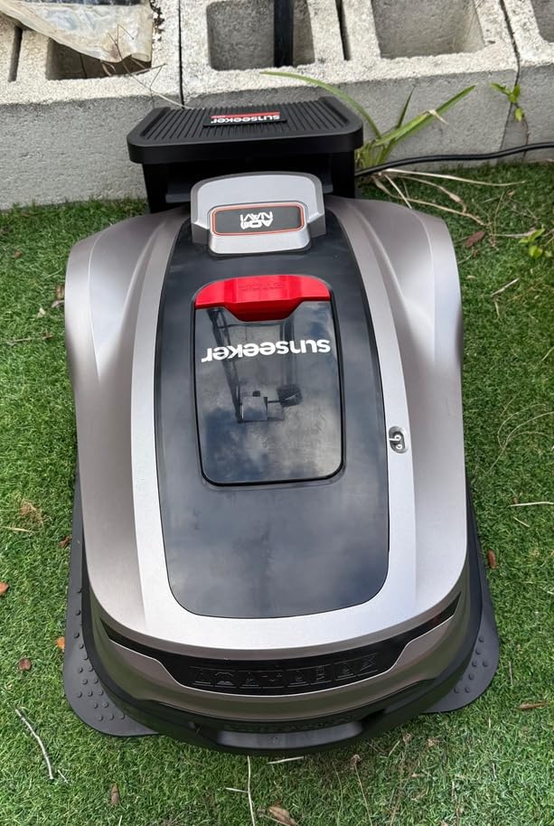 Sunseeker X7 AWD Robot Lawn Mower, RTK, Vision AI, 0.75 Acre, Wire-Free customer photo 2