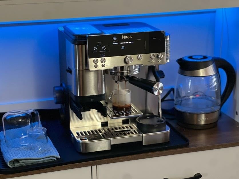 Ninja Luxe Cafe Premier 3-in-1 Espresso Machine, Drip Coffee, & Cold Brew | Built-in Grinder, Hands-Free Milk Frother, and Assisted Tamper for Cappuccinos & Lattes, Stainless Steel, ES601 customer photo 1