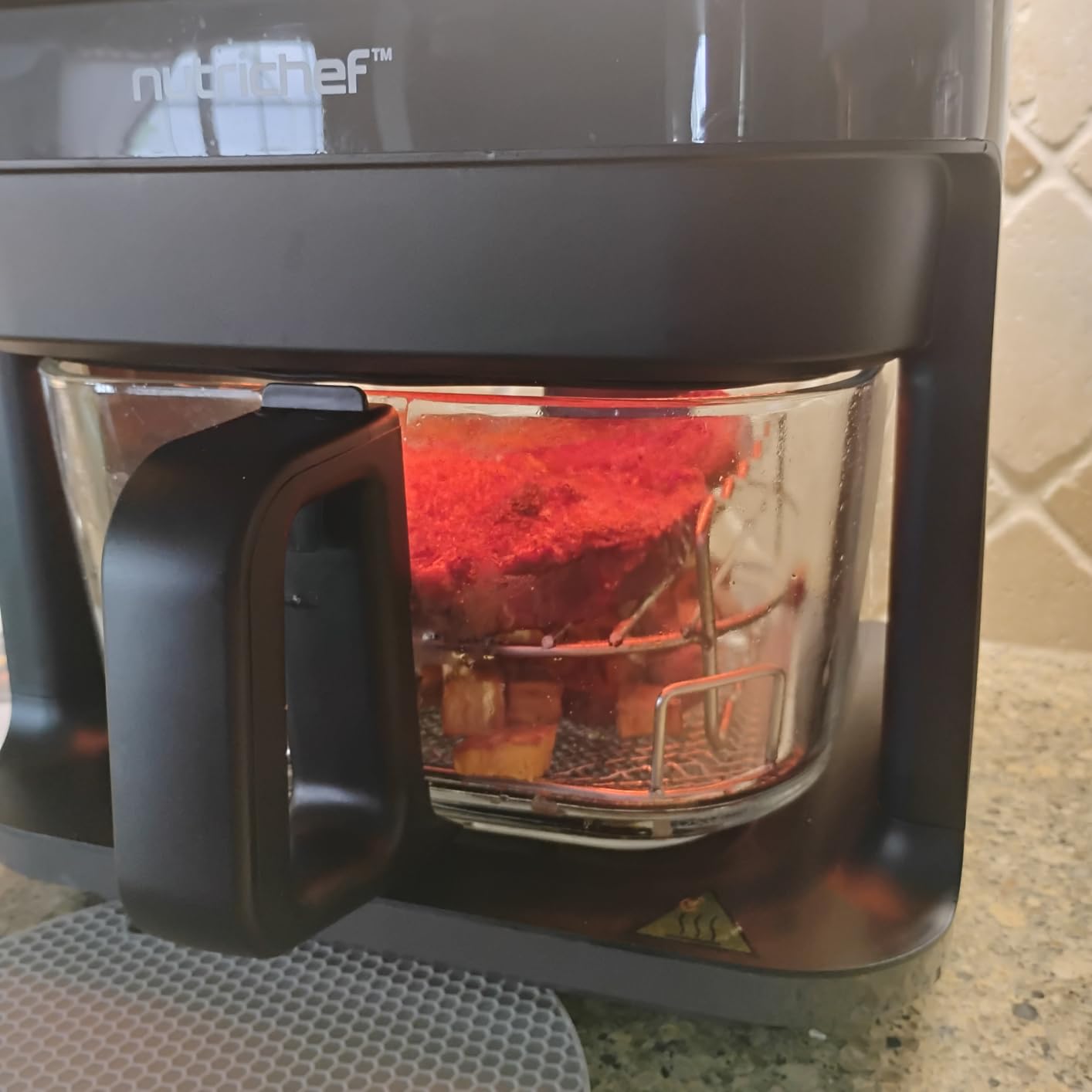 Nutrichef 5.8 Quart Air Fryer | 8-in-1 Preset Cook Modes| Transparent Fry Bowl for Best Cooking Results | Cook Shrimp, Steak, Fries, Wings, Chicken & More | Precise Temperature Control & Time | White customer photo 1