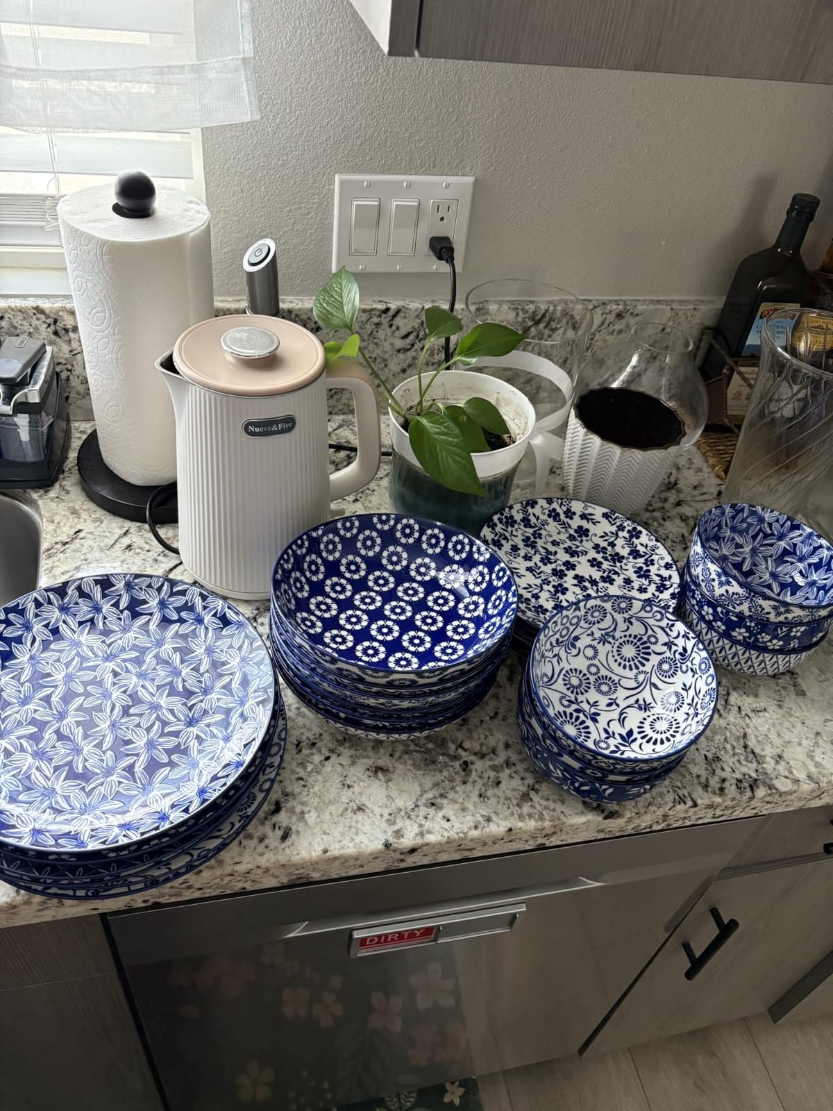 vancasso SELENE Plates and Bowls Set for 4, 12 Pieces Dinnerware Sets, Microwave and Dishwasher Safe Dishes Set, Porcelain Blue Dinnerware customer photo 1