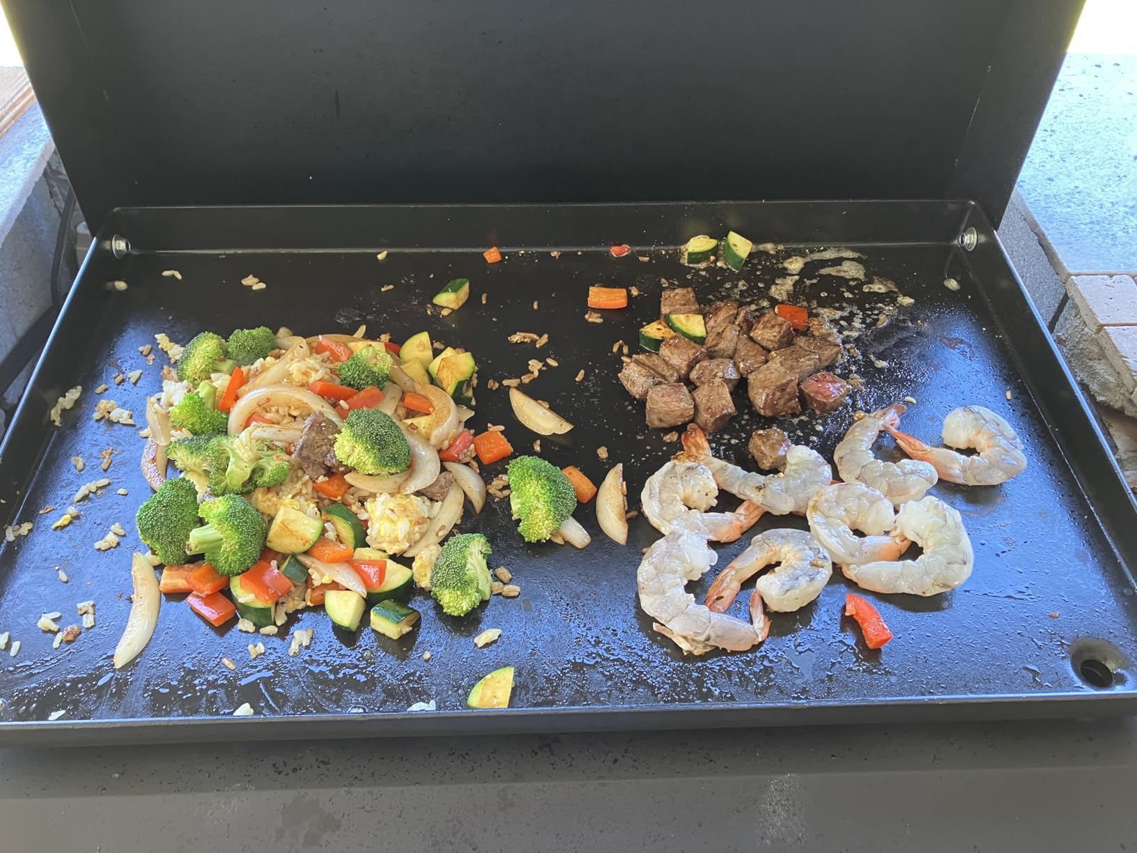 SKOK 3 Burners Outdoor Tabletop Gas Griddle with Hood, Flat Top Grill, 3 Burners Portable Propane Griddle for Kitchen, Outdoor Tailgating BBQ, Camping, Picnicking, 45,000 BTU Output customer photo 2