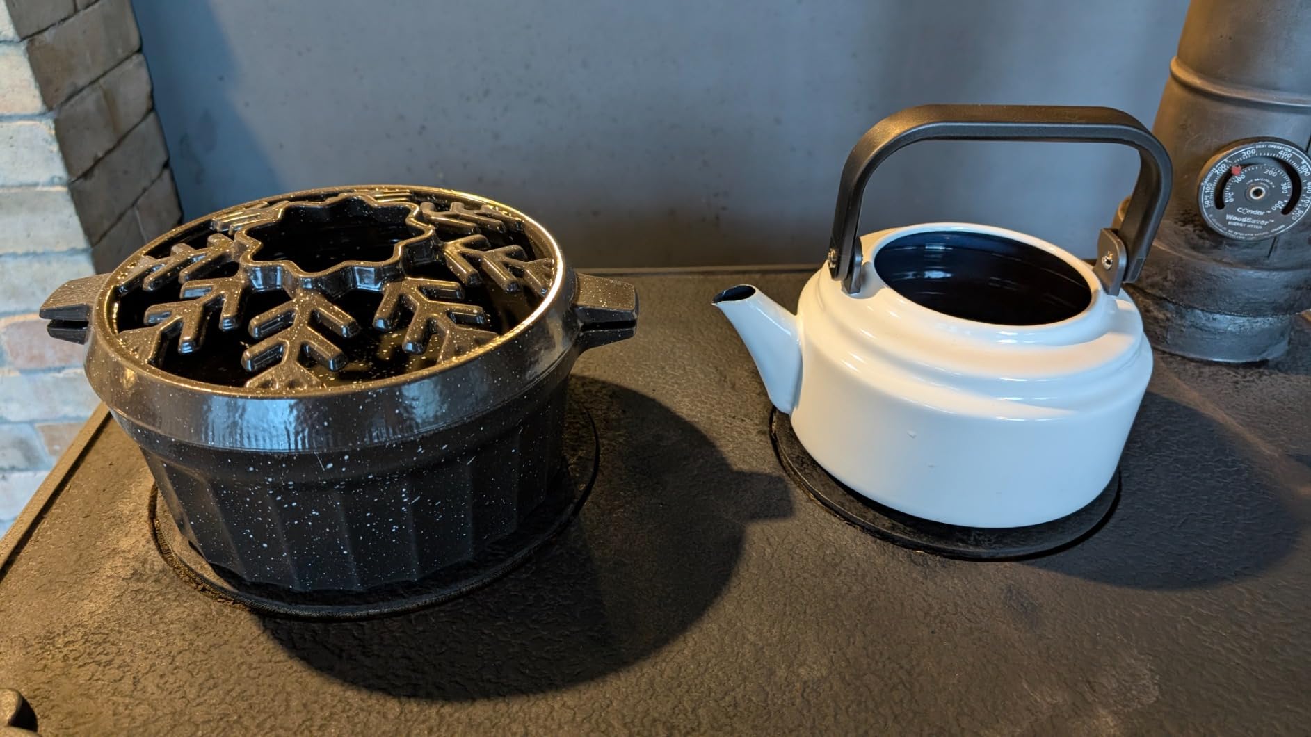 WILLOW WEAVE Wood Stove Steamer Cast Iron with Large Opening Top, Bright Red, 2.5 Quart, Decorative Flake Pattern Lid customer photo 1
