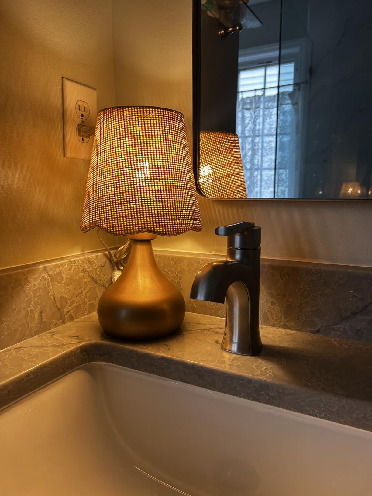 Ziqqeelam Wood Grain Small Table Lamp, Farmhouse Bedroom Lamps for Bedside Nightstand, Vintage Small Table Lamps for Small Spaces for Kitchen Counter, Home Office, Living Room, Kids Dorm, Bookshelf customer photo 1