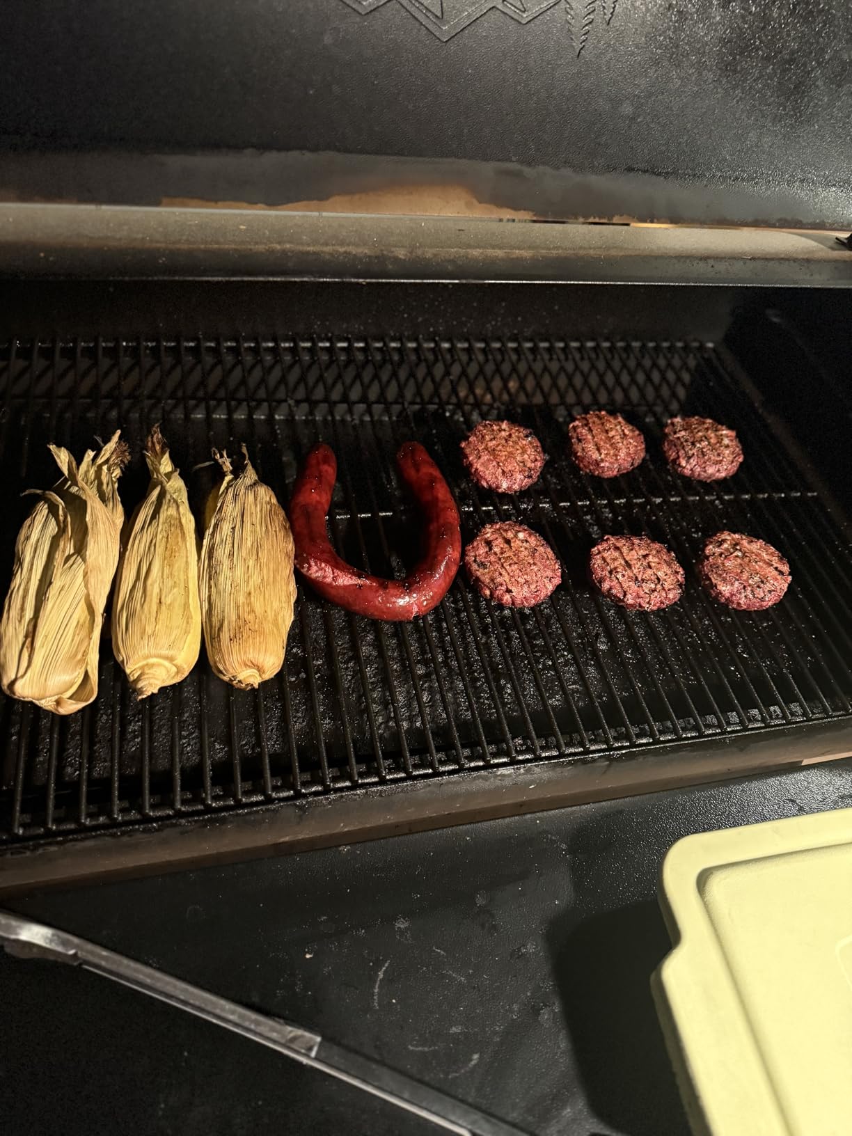 Traeger Grills Signature Blend 100% All-Natural Wood Pellets for Smokers and Pellet Grills, BBQ, Bake, Roast, 18 lb. Bag customer photo 2