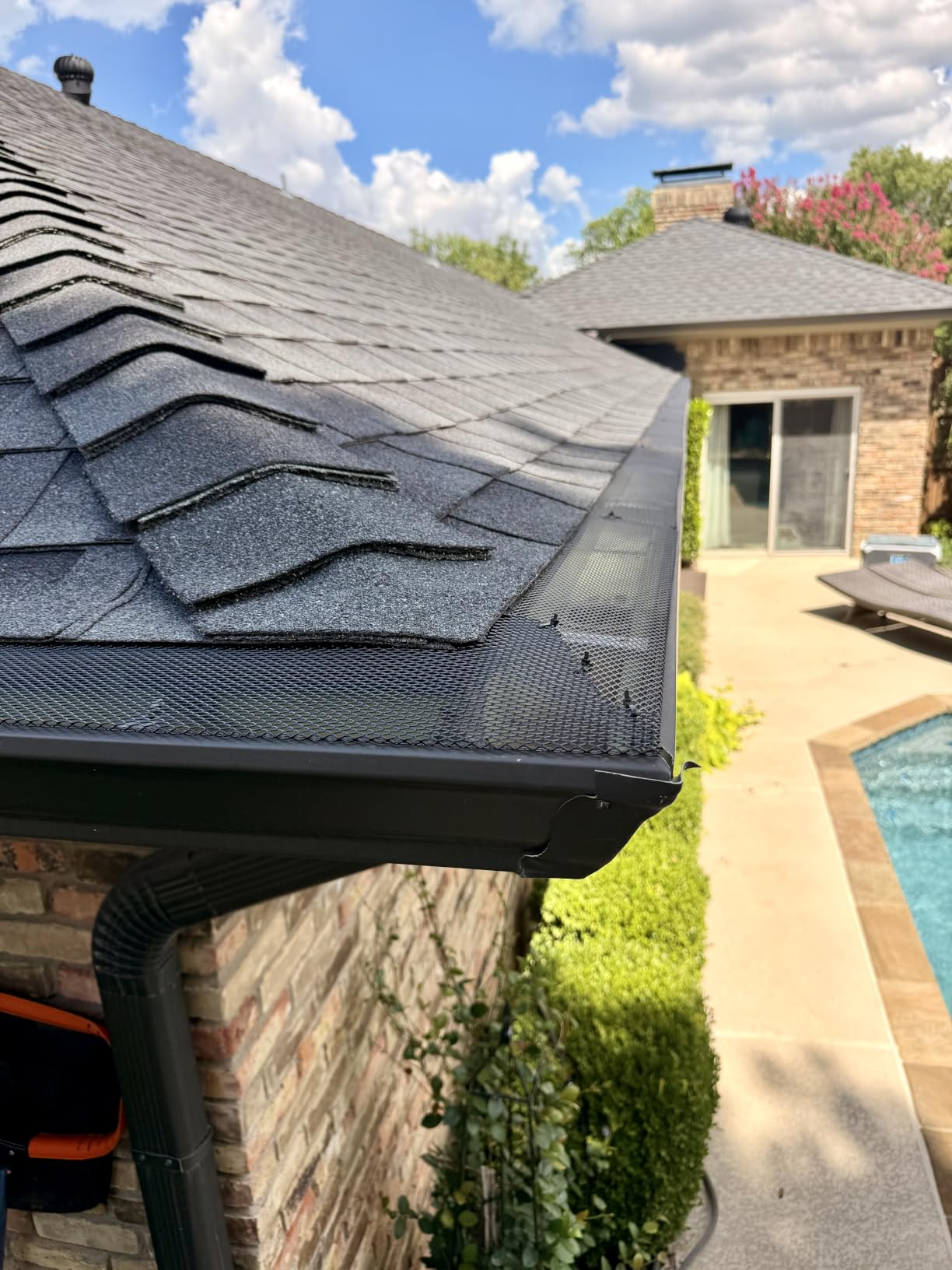 SDSNTE Lock-in Gutter Guard, 6 Inch X 120 Ft, Black, 40 Packs customer photo 2