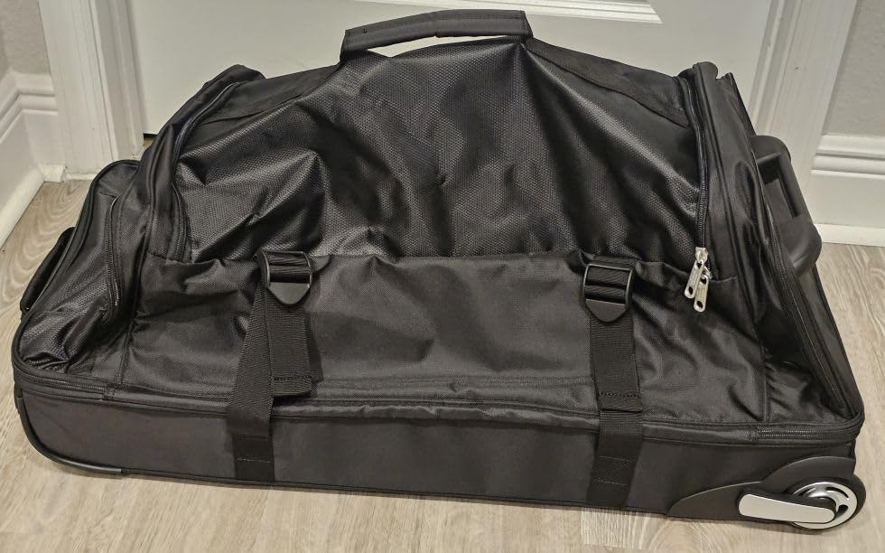 Amazon Basics Wheeled Rolling Duffel Bag, 30-Inch (76.2 cm) Checked-Size, Expandable, Shoe Compartment, Telescoping Handle, Black customer photo 2