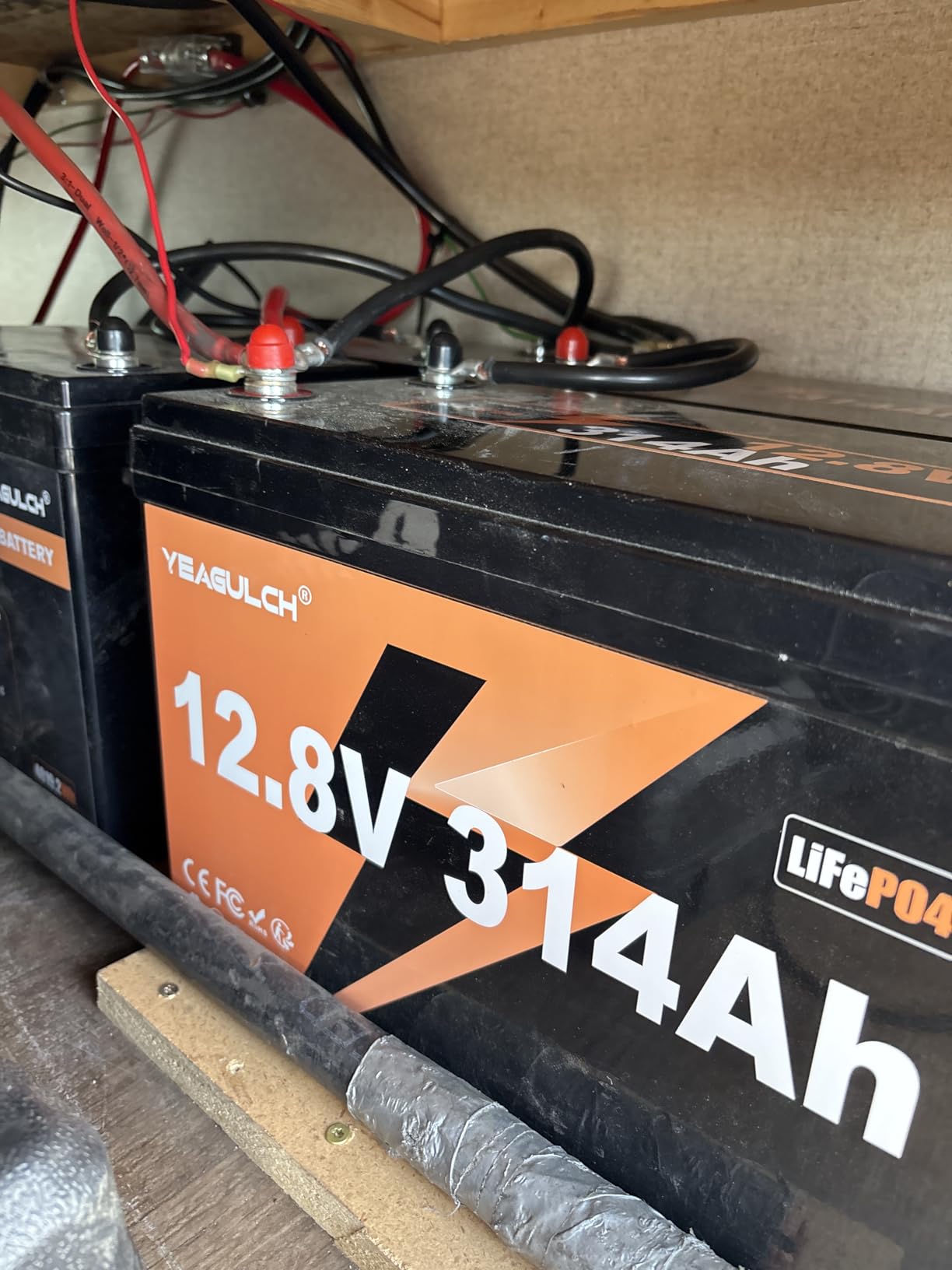 12V 200Ah LiFePO4 Lithium Battery Built-in 200A BMS 15000+ Deep Cycle customer photo 2