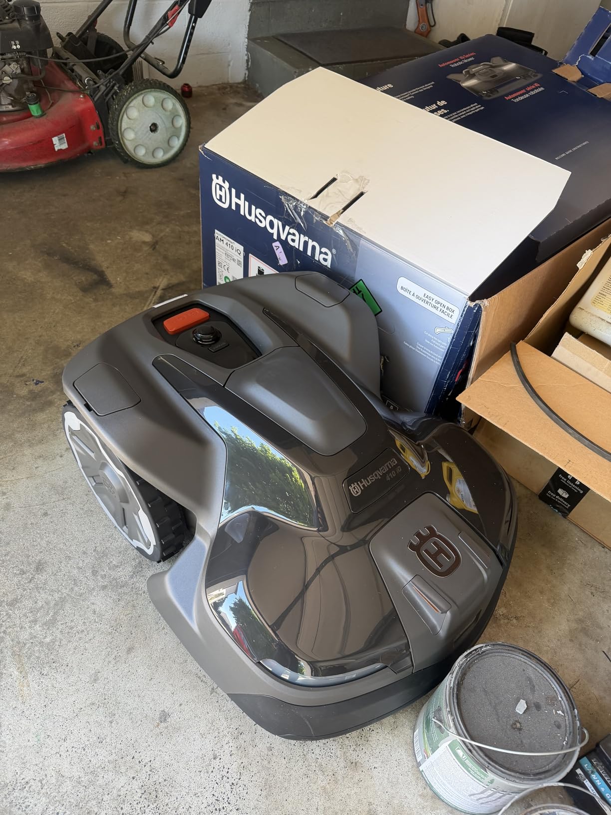 Husqvarna 410iQ ½ Acre Wire-Free, 45% Slope, app Based, Robot Lawn Mower customer photo 1