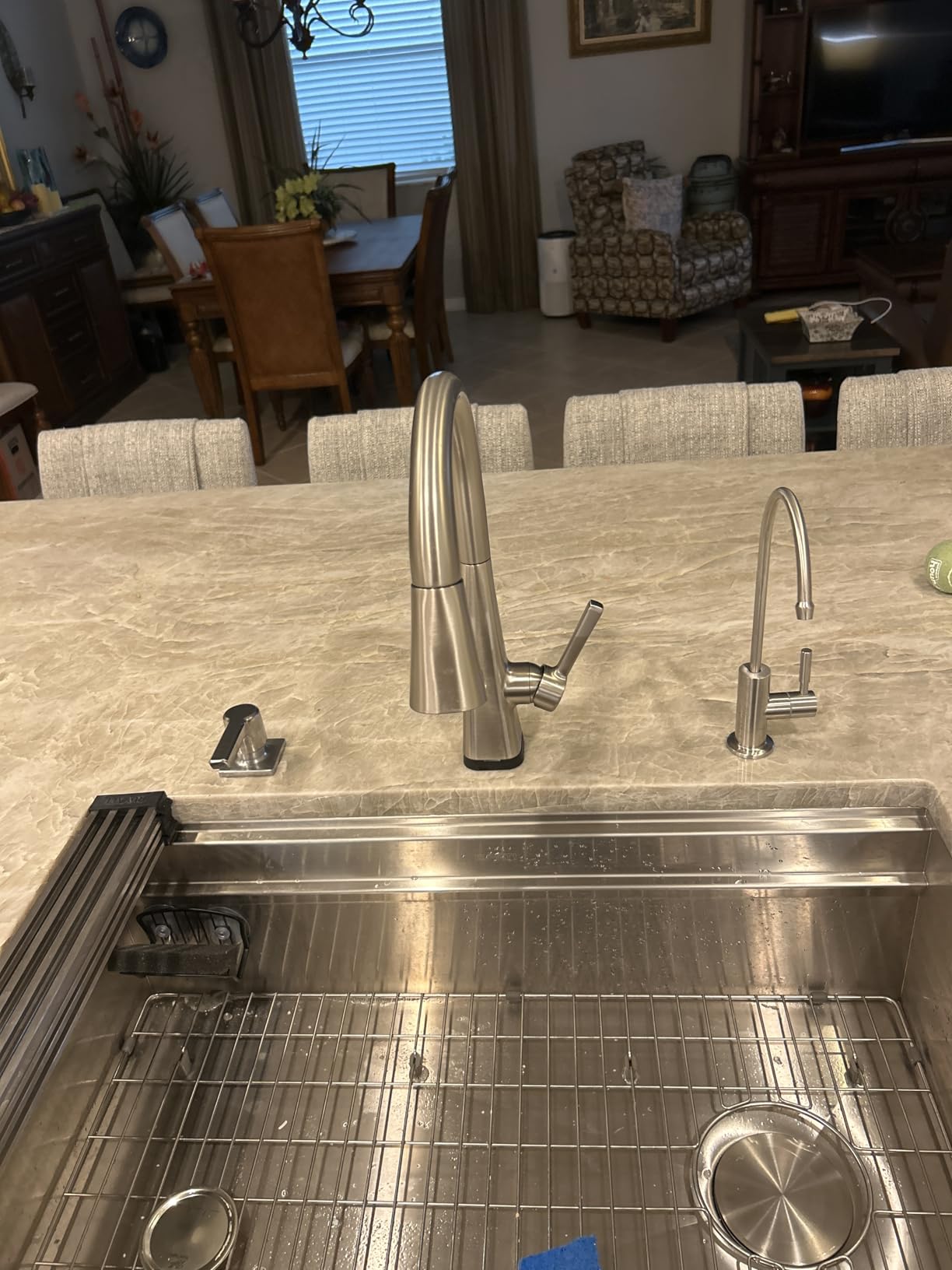 Delta Lenta Touchless Kitchen Faucet with Touch Technology, SpotShield 19802TLZ-SP-DST customer photo 2