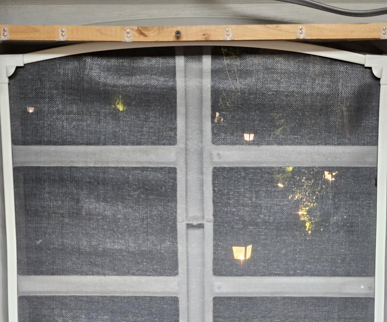 Magnetic Window Screen, Fits Up to 58 x 36 in (147 x 91 cm), Dual Magnetic Strips, White Frame, Gray Fiberglass Mesh customer photo 1