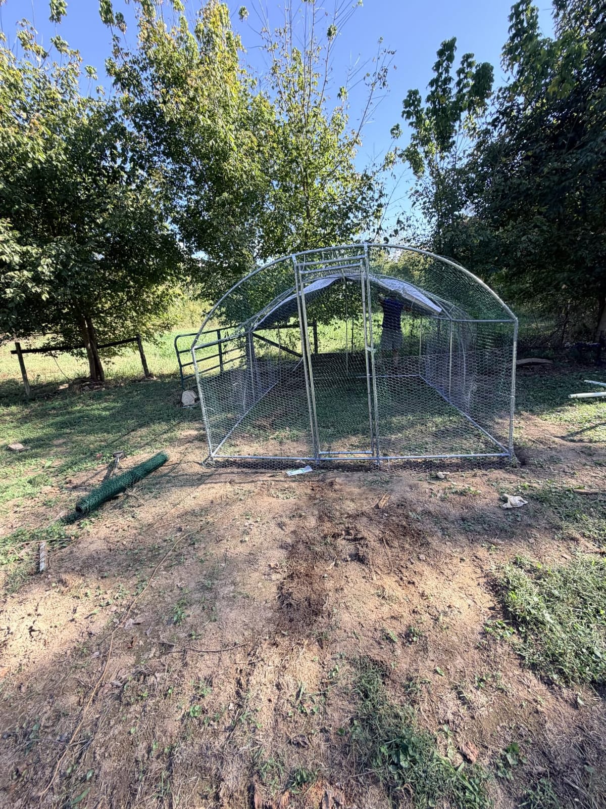 VEVOR Metal Chicken Coop, 6.56x6.56x6.56ft Large Walk-in Chicken Runs with Cover, Spire Roof Hen House Enclosure with Security Lock, Outdoor Duck Rabbit Cage Poultry Pen for Backyard, Farm, Yard customer photo 1