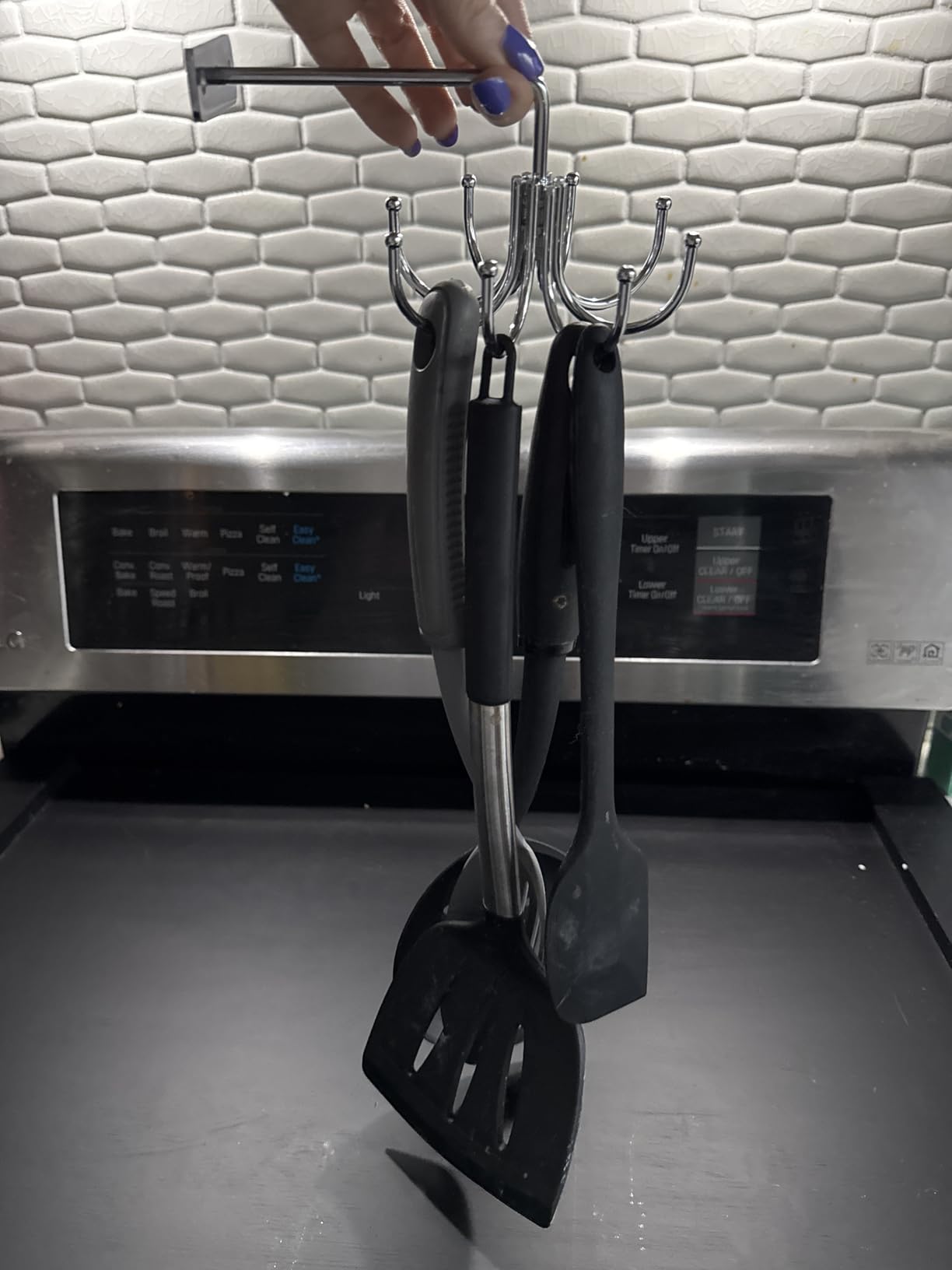 ZEDODIER Kitchen Cooking Utensil Holder, 360° Rotating Kitchen Hooks for Hanging Utensils, Heavy Duty Metal Utensil Rack with 8 Storage Capacity for Utensil, Towel, Pot, Glove, Aprons, Silver customer photo 2