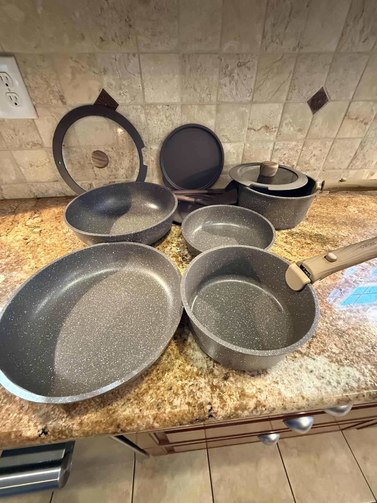 CAROTE 21pcs Pots and Pans Set Non Stick, Detachable Handle Cookware | Ultra Nonstick, Space Saving, Dishwasher & Oven Safe, Non-Toxic Kitchen/Apartment/Camping/RV/ Traveling Cooking Sets customer photo 1