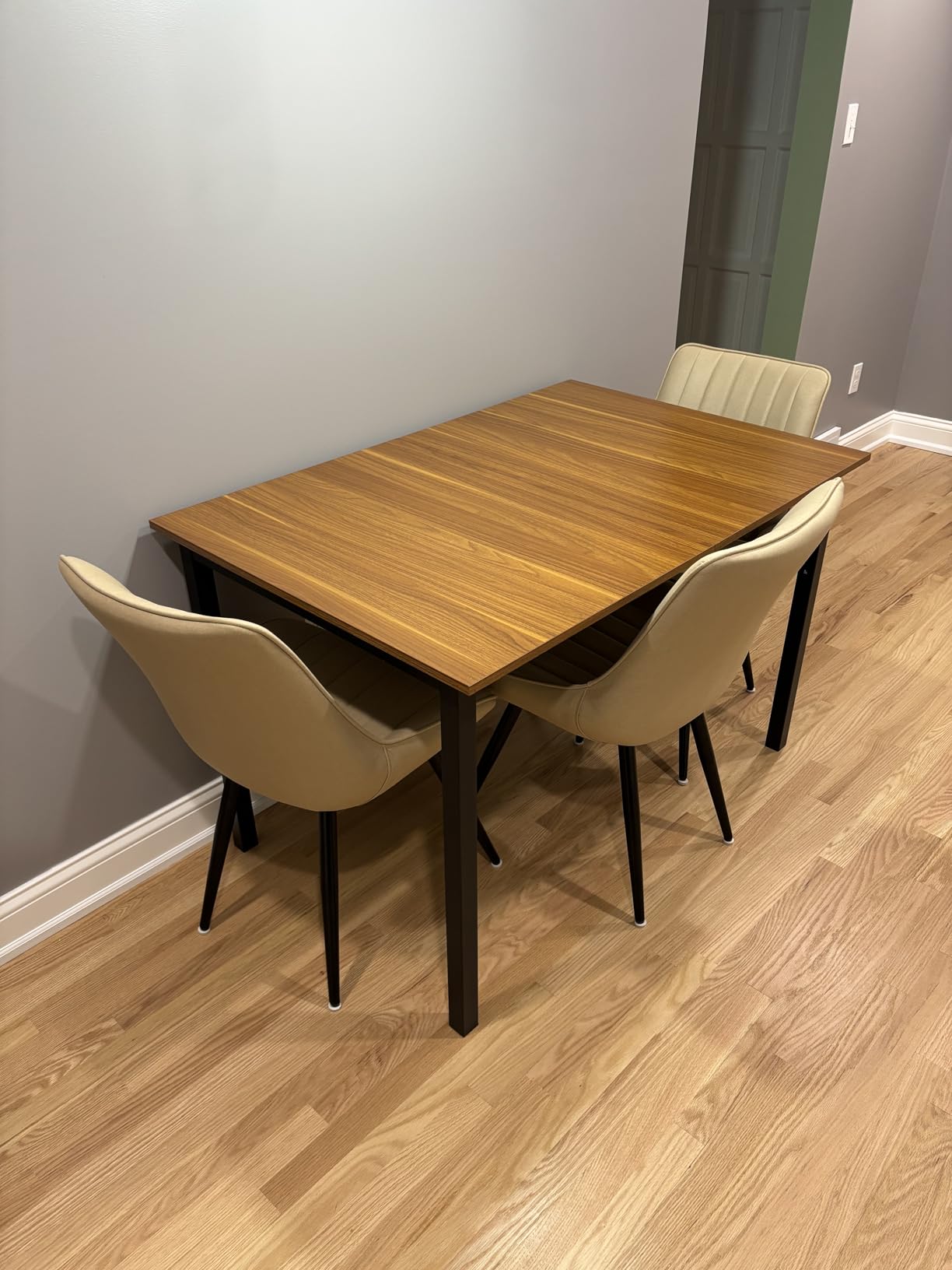 Einhomn Extendable Dining Table for 4-6, 63