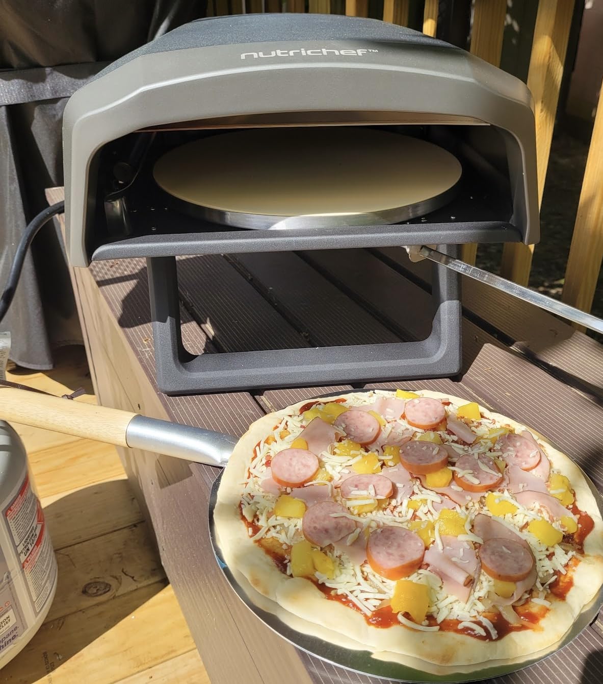 NutriChef Outdoor Pizza Oven with 360° Rotating Pizza Stone | Cooks 12