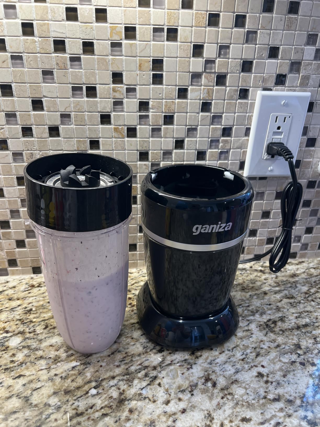 Ganiza Smoothie Blender Max 1300W, Personal Kitchen Blender & Grinder Combo | 23 oz, (2) 37 oz To-Go Cups, 6-Leaf Blade, Portable Maker for Smoothies, Shakes, Frozen Drinks, Sauces, Coffee Beans, Nuts customer photo 1