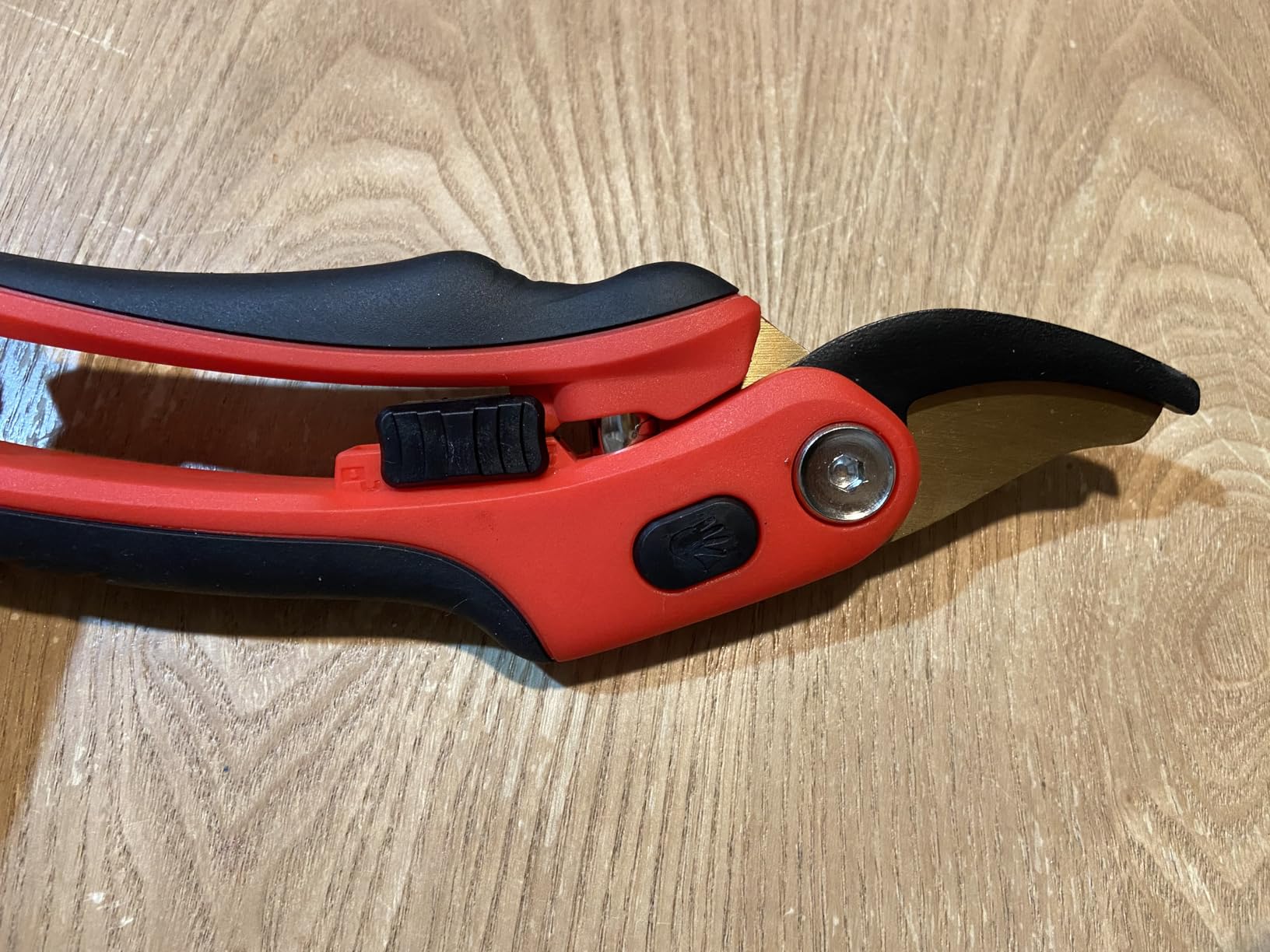 FLORA GUARD Heavy Duty Ratchet Pruning Shears, SK5 Steel Garden Clippers customer photo 1