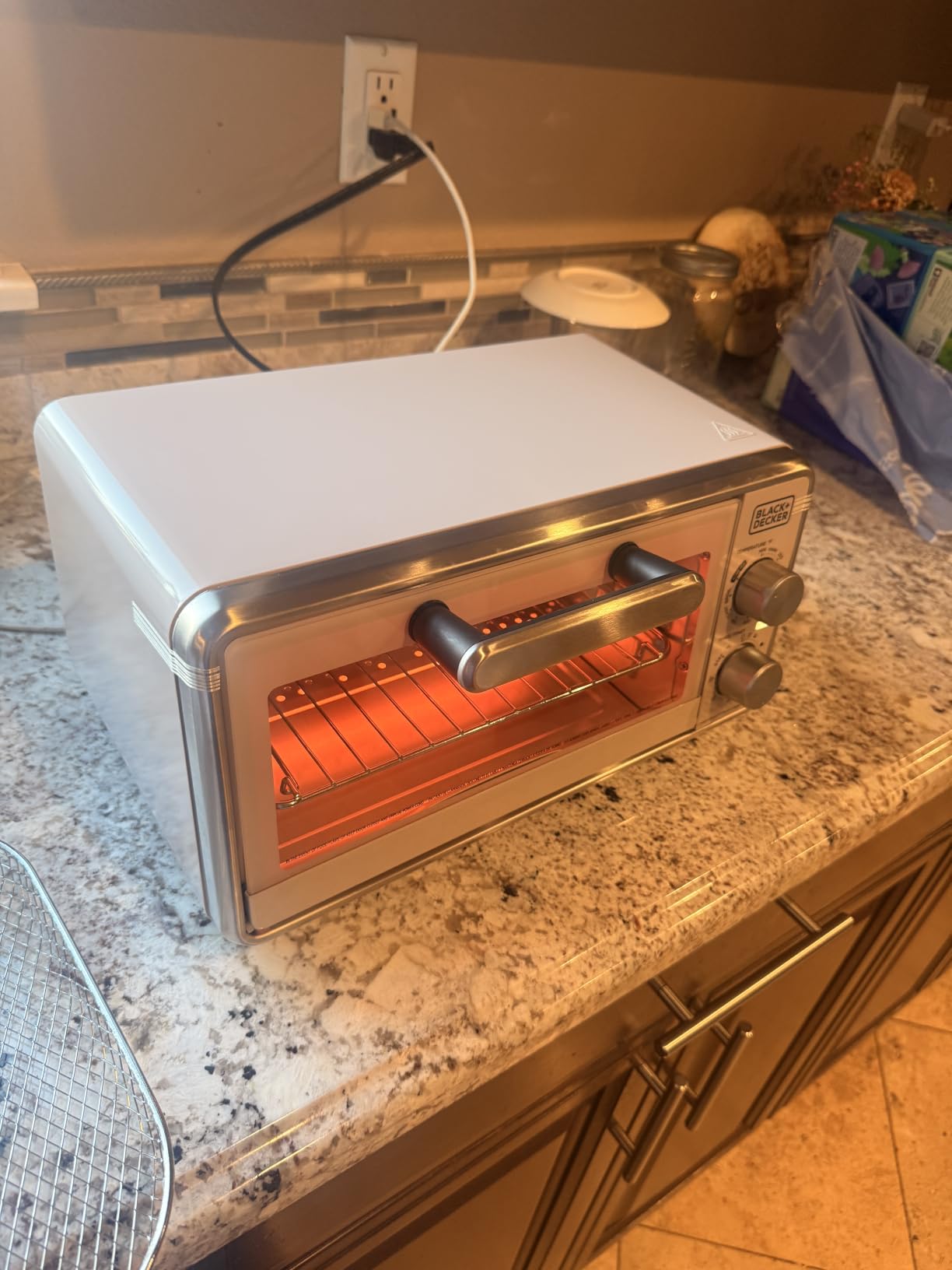 BLACK+DECKER Crisp 'N Bake Pro 4-Slice Digital Air Fry Oven | 5 cooking functions, convection air fry, fits 10-inch pizza and includes accessories for everyday cooking. customer photo 1