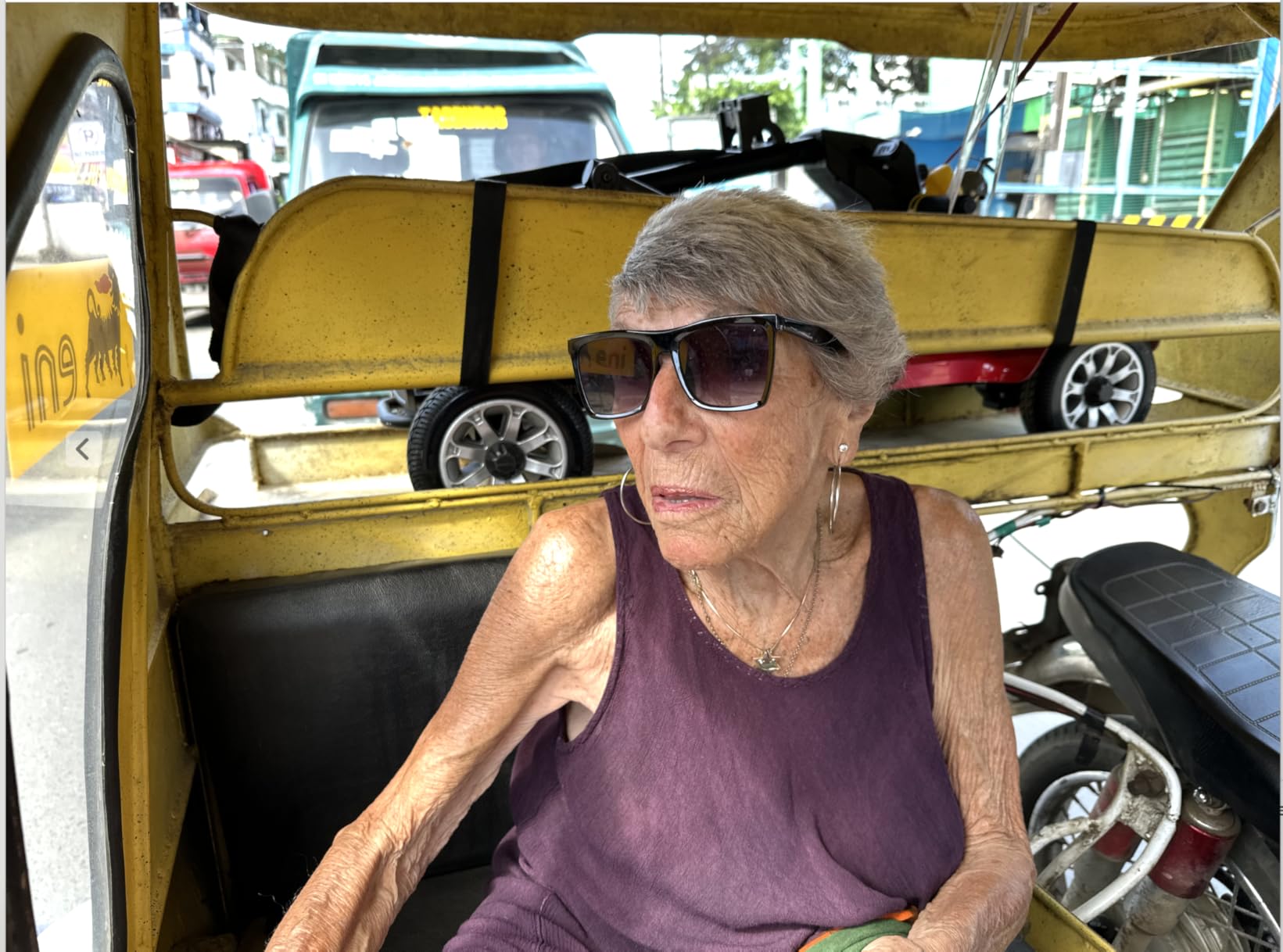 Aotedor Lightweight Mobility Scooter for Seniors, 36 lbs, 22-Mile Range customer photo 2