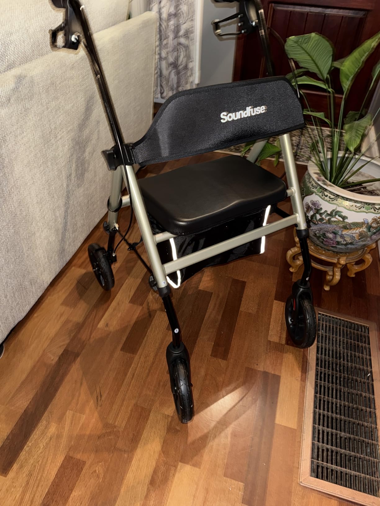 soundfuse Foldable Rollator Walkers for Seniors with Seat, 8'' PU Wheels customer photo 1
