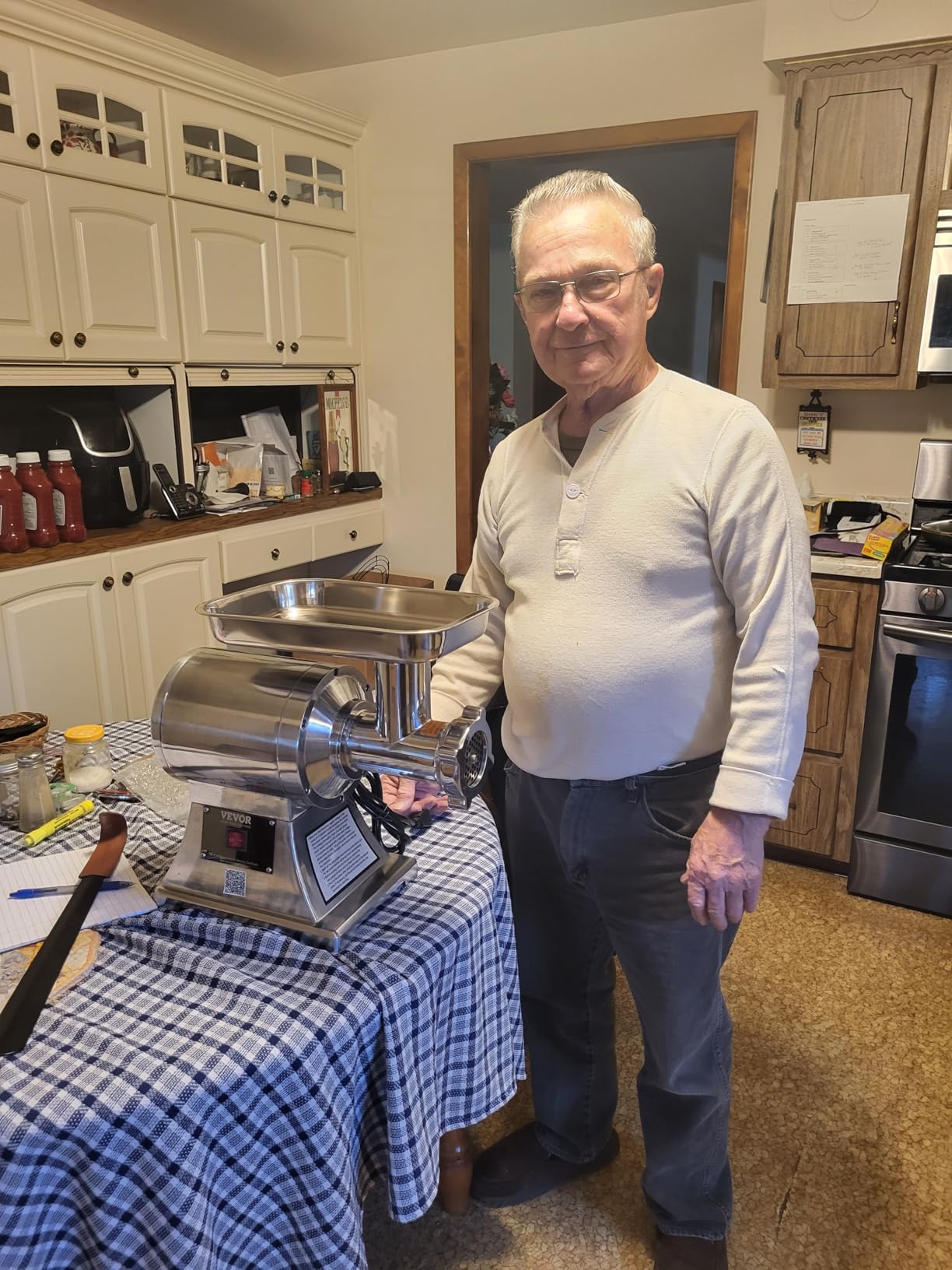 VEVOR Meat Grinder, 552 Lbs/H, #12 Electric Meat Mincer, 750W/1 HP Motor | Includes Two Plates, Three Stuffing Tubes and a Kibbe Kit for Kitchens or Restaurants, with Sausage Making and ETL Listing customer photo 2