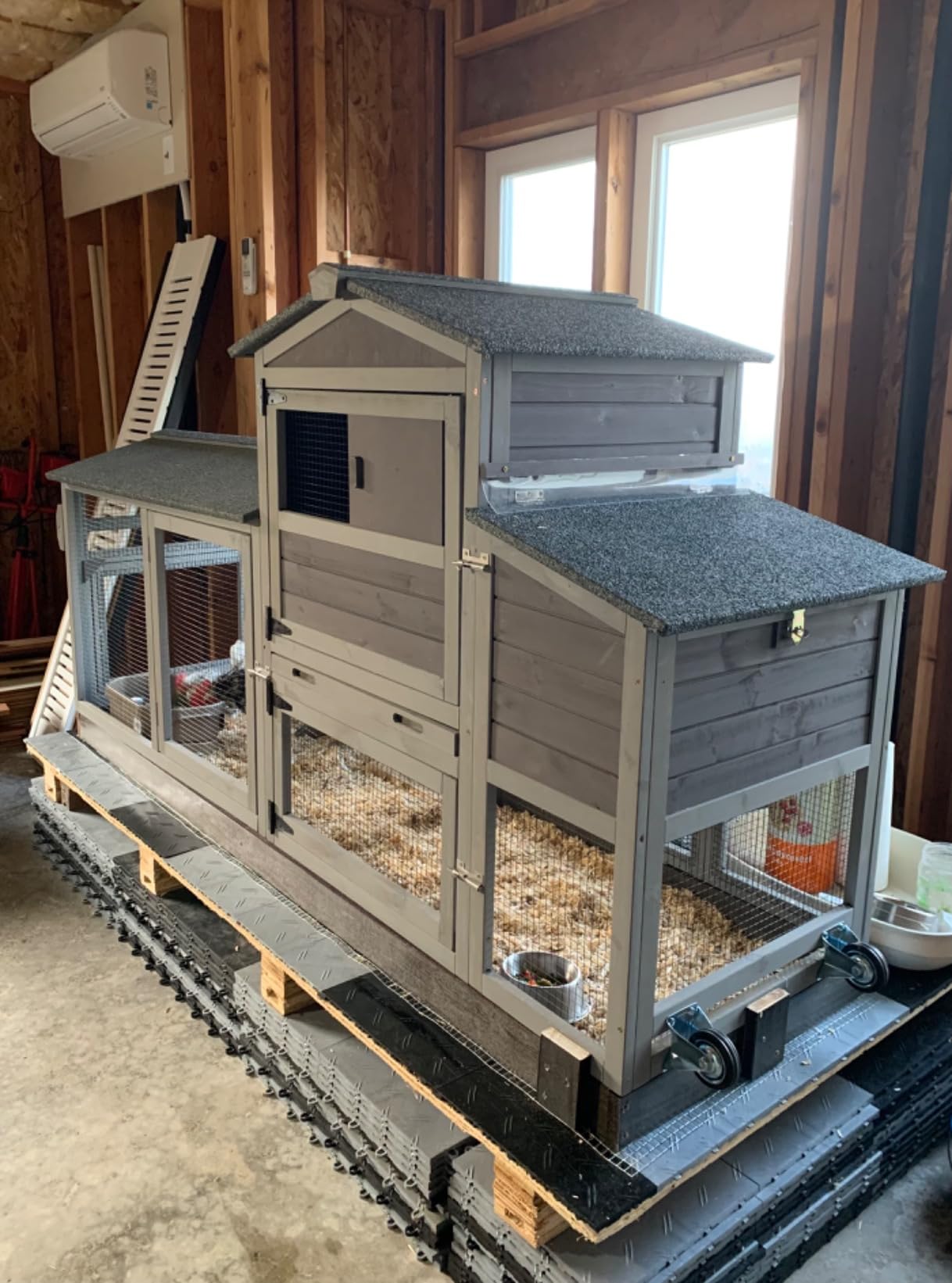 Aivituvin Mobile Chicken Coop with Wheels, 82.4