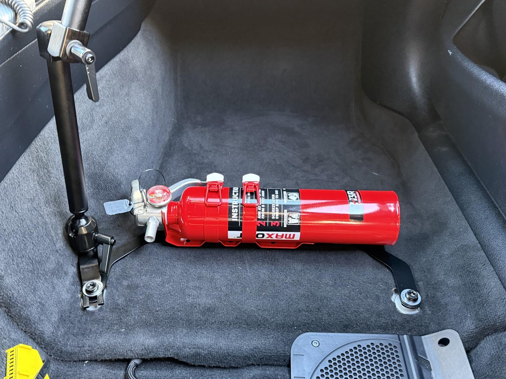 MaxOut ABC Fire Extinguisher for Vehicle, Marine & Home Safety | Car, Truck, Off-Road, UTV, RV, Boat | Refillable Dry Chemical | Mounting Bracket | UL Listed, USCG Approved | 2.5 lbs Black customer photo 2