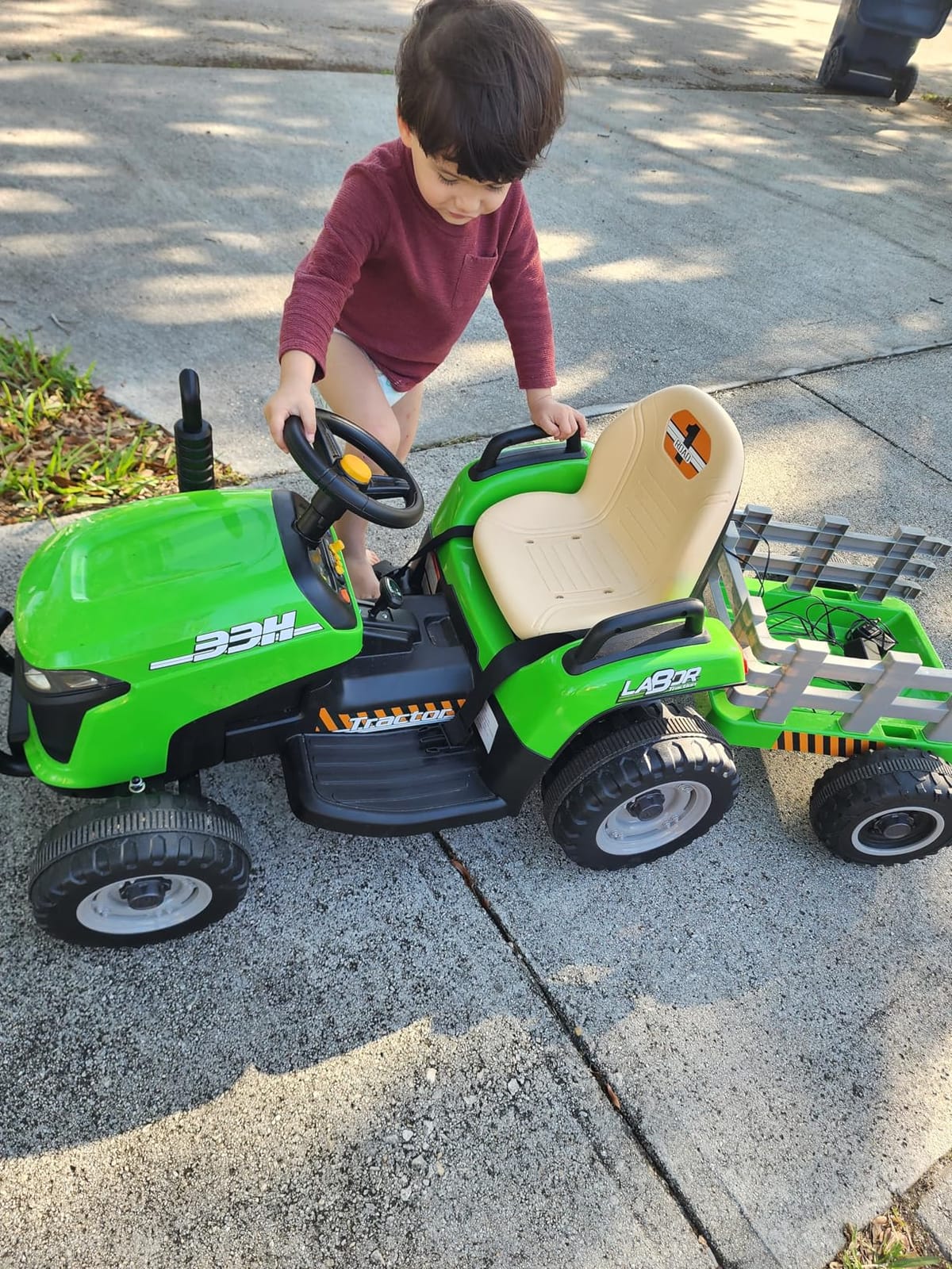 ARBELI 12V 7AH Kids Ride On Tractor w/Trailer & Remote Control, Green customer photo 1