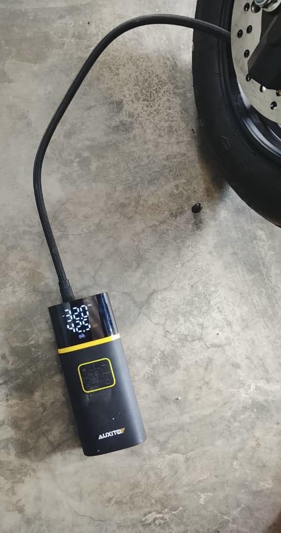 AUXITO Electric Bike Pump 20s Fast Inflate 120 PSI, Mini Air Pump with Gauge, Auto Stop, Presta and Schrader Valve, Portable Bike Pump for Motorcycle, Mountain Bike, Road Bike, E-Bike, Sports Ball customer photo 2